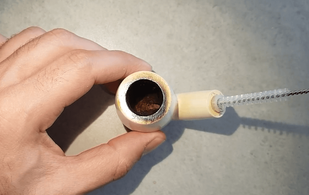 how to clean a smoking pipe